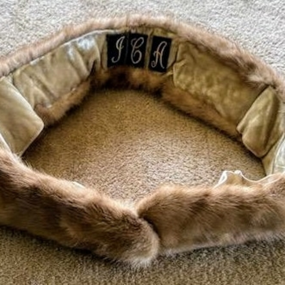Luxurious Brown Vintage Fur Ruff